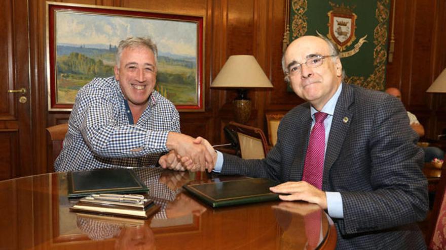 Ayuntamiento y Euskaltzaindia firman un convenio para &quot;normalizar&quot; y &quot;promocionar&quot; el euskera en la ciudad