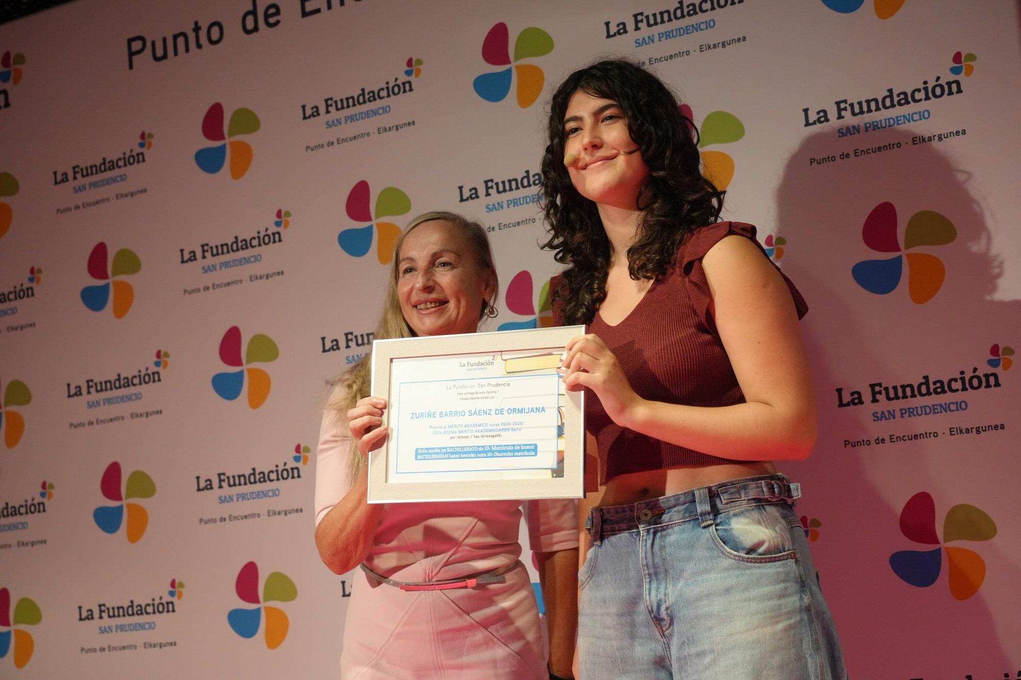 En imágenes: Entrega de premios LaF al mérito académico en la Fundación Laboral San Prudencio
