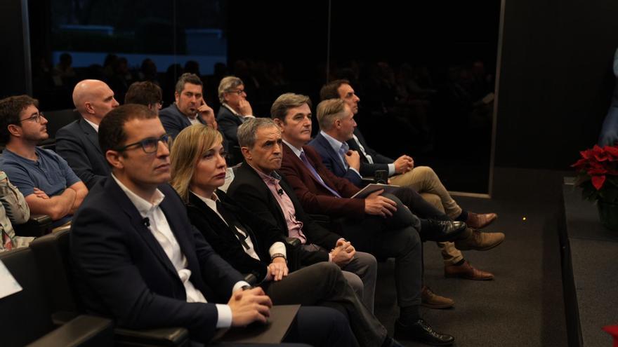 El futuro lo construyen personas, con la tecnología como compañera de paso