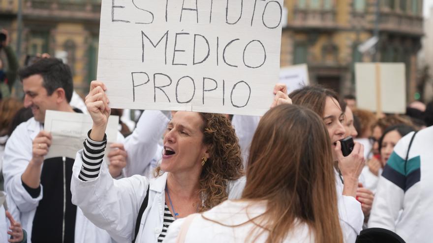 Pradales llama "irresponsable" a la ministra de Sanidad tras retrasarse 170.000 consultas por la huelga