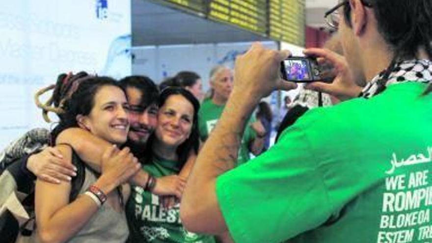 Activistas españoles emprenden su viaje al Mediterráneo.