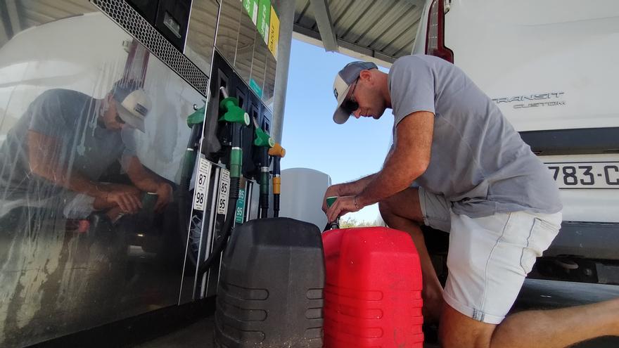 El nuevo descuento del gobierno francés equipara por primera vez el coste de la gasolina a ambos lados de la muga