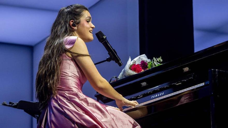 La navarra Amaia Romero se convierte en "chica Almodóvar" con su aparición en 'Amarga Navidad'