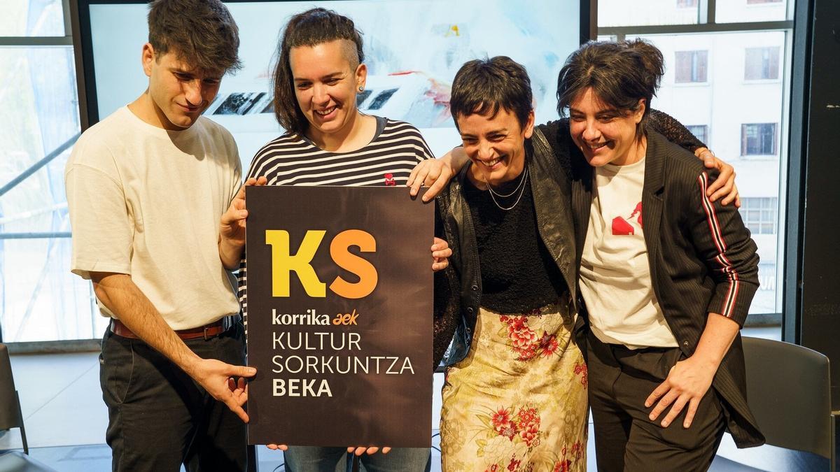 Xanti Agirrezabala, Ines Osinaga, Ane Elordi eta Ane Abarrategi, atzo Azpeitian.