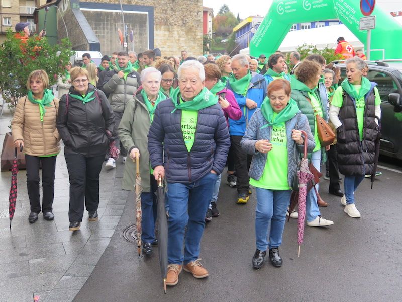 La marcha contra el cáncer de Urretxu y Zumarraga, en imágenes