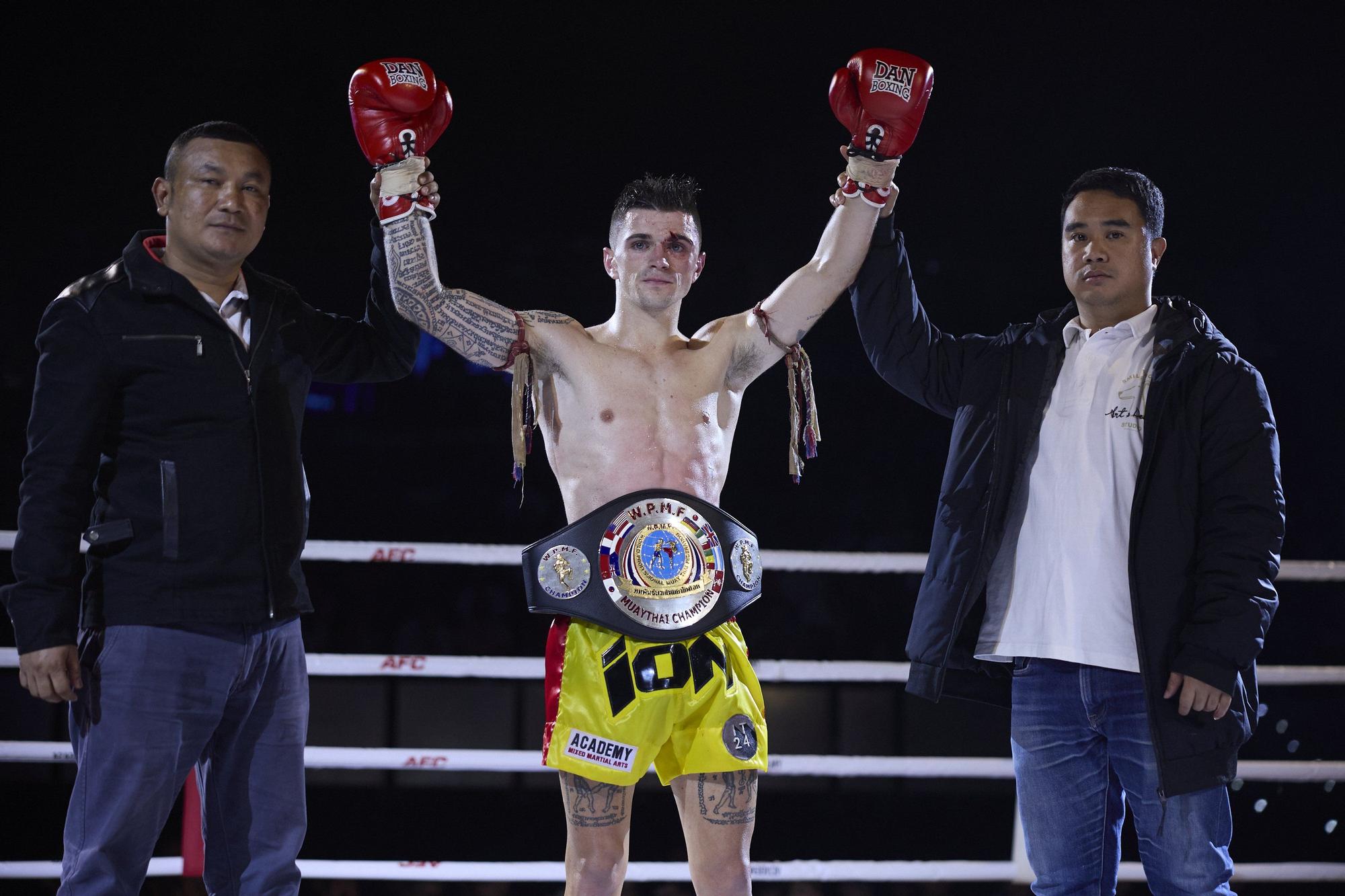 El Muay Thai pone en pie el Navarra Arena