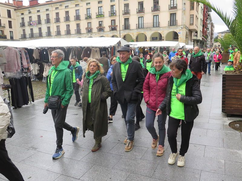 La marcha contra el cáncer de Urretxu y Zumarraga, en imágenes