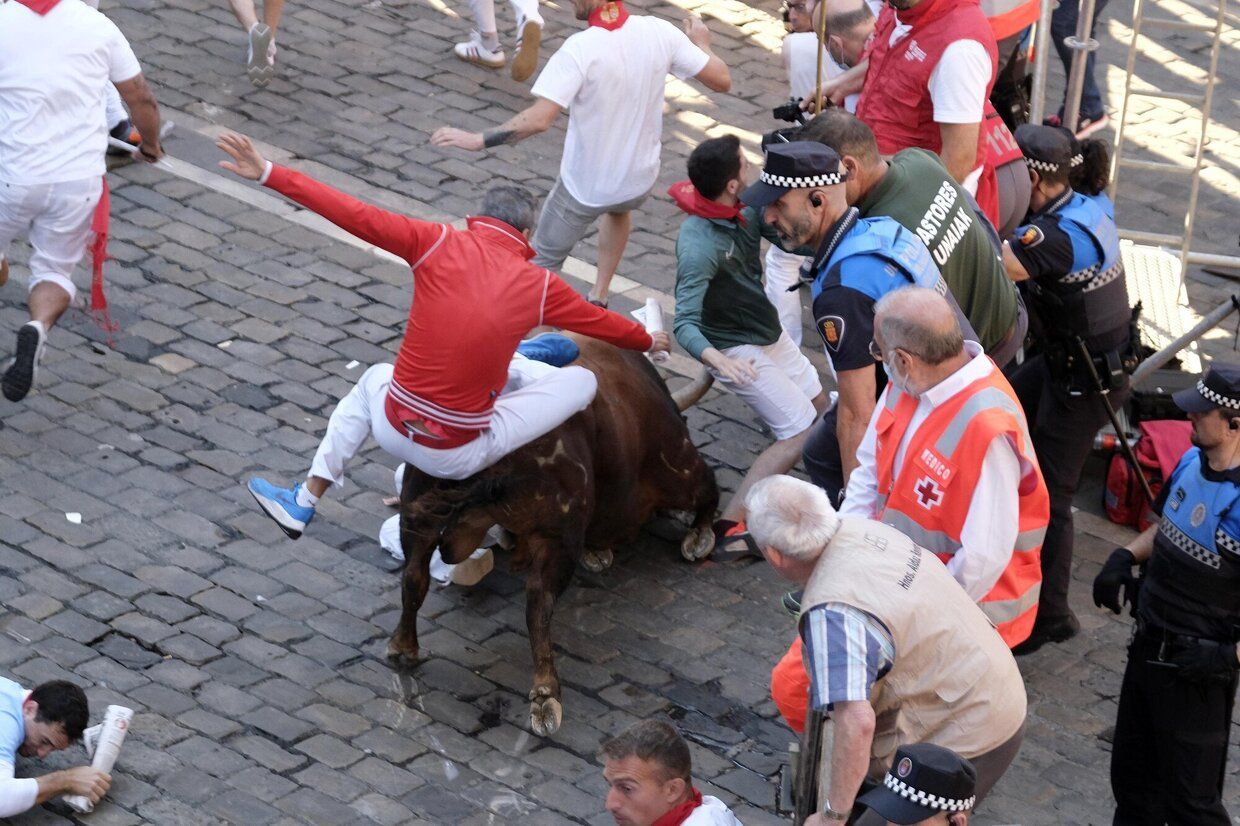 San Fermín | Sexto encierro, con los Jandilla, tramo del Ayuntamiento (Iban Aguinaga)