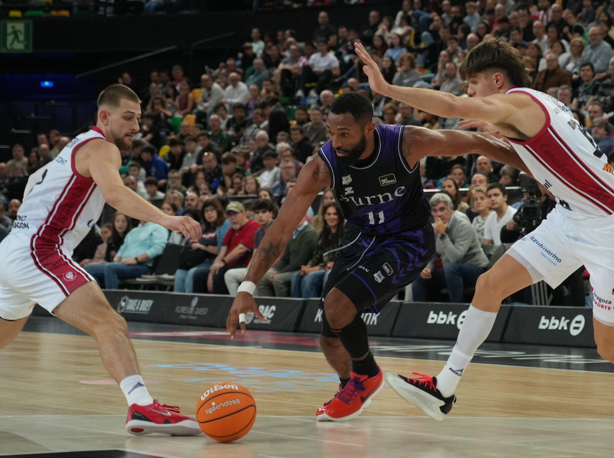 En imágenes: el Surne Bilbao Basket arrolla sin piedad al Zaragoza