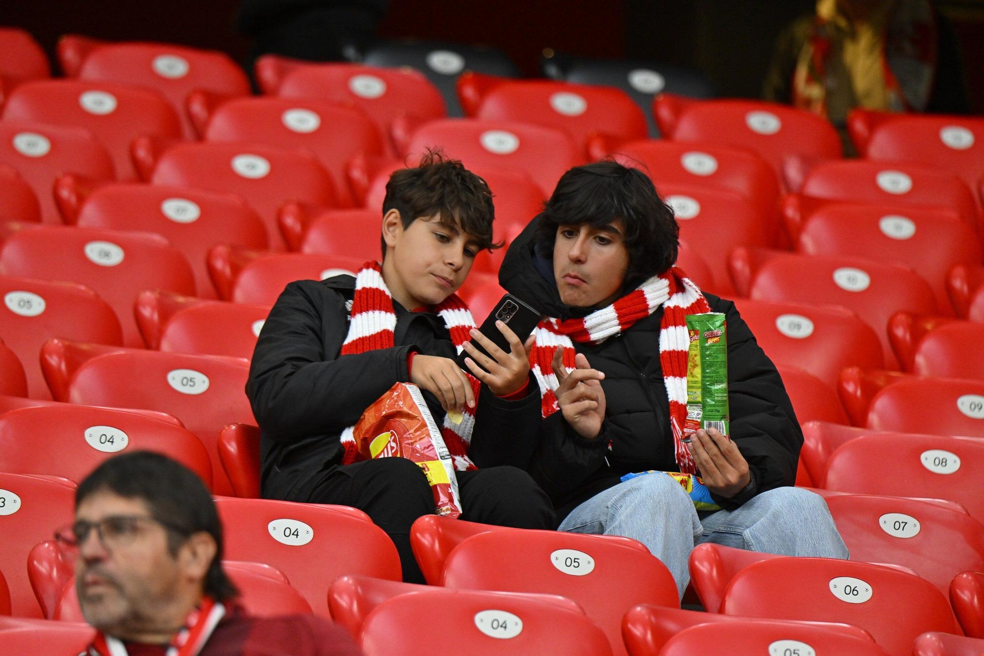 En imágenes: búscate en nuestra galería de la grada del Athletic-Getafe
