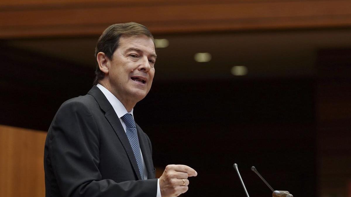 Fernández Mañueco comparece ante las Cortes de Castilla y León por la gestión de los incendios.