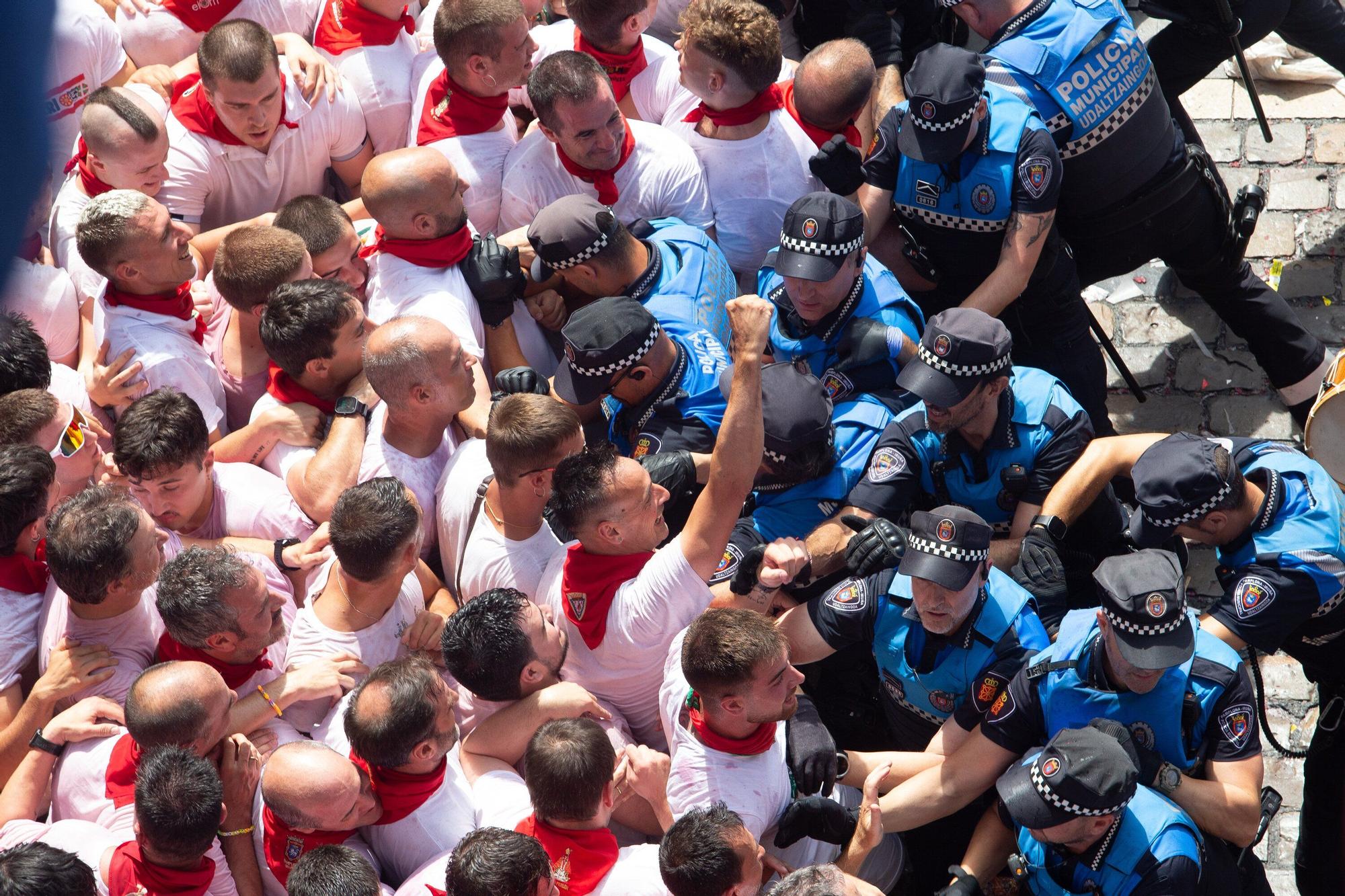 Fotos del  Chupinazo de San Fermín 2025 en Pamplona: ¡La fiesta más internacional se enciende con un grito solidario por Palestina!