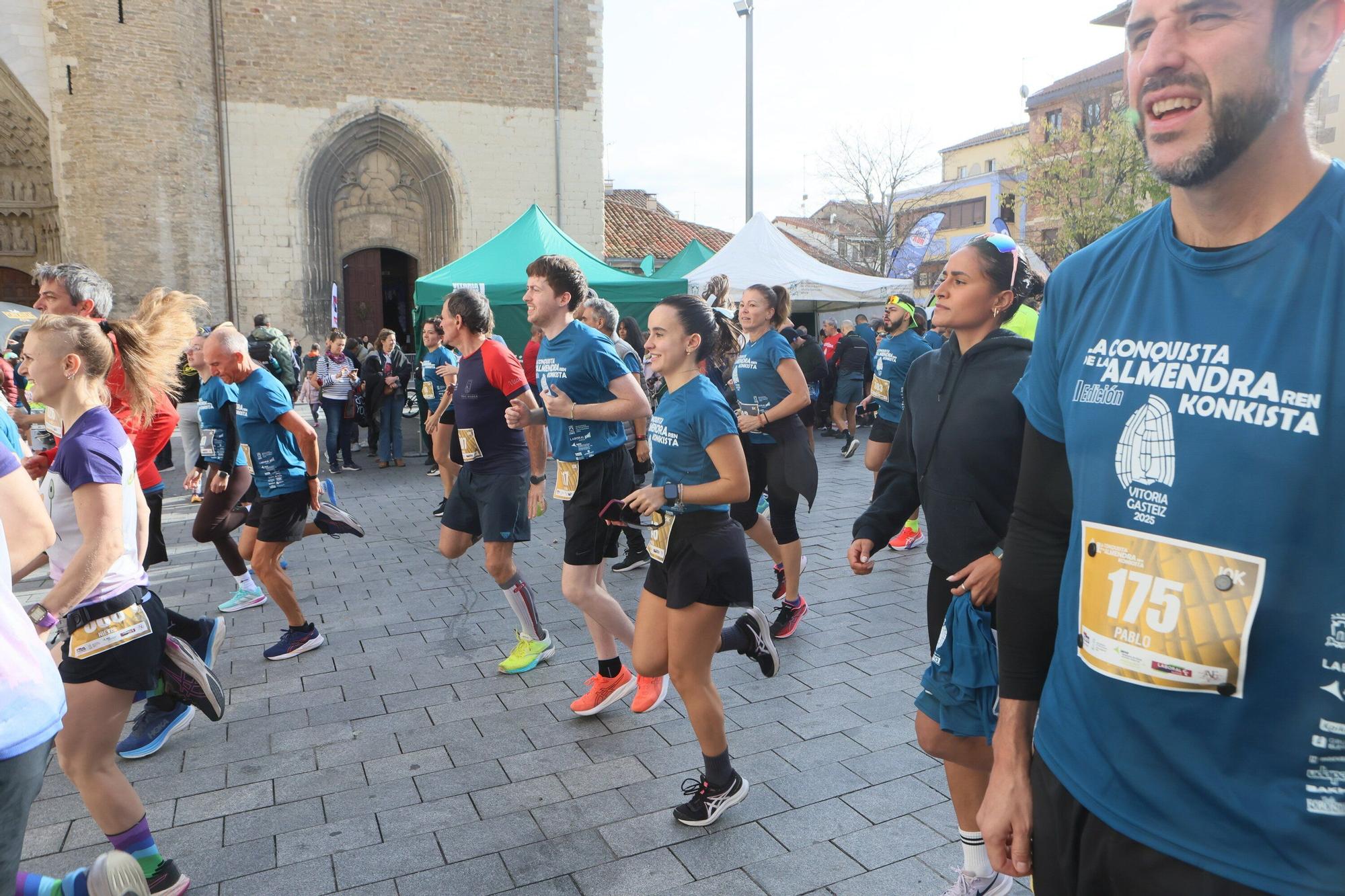 En imágenes: Buen tiempo y buen ambiente en la Conquista de la Almendra (¡Búscate en las fotos!)