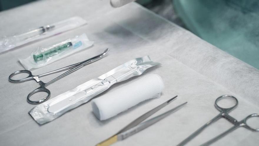 Detenido un médico por operar sin licencia a una joven en una vivienda en Roma