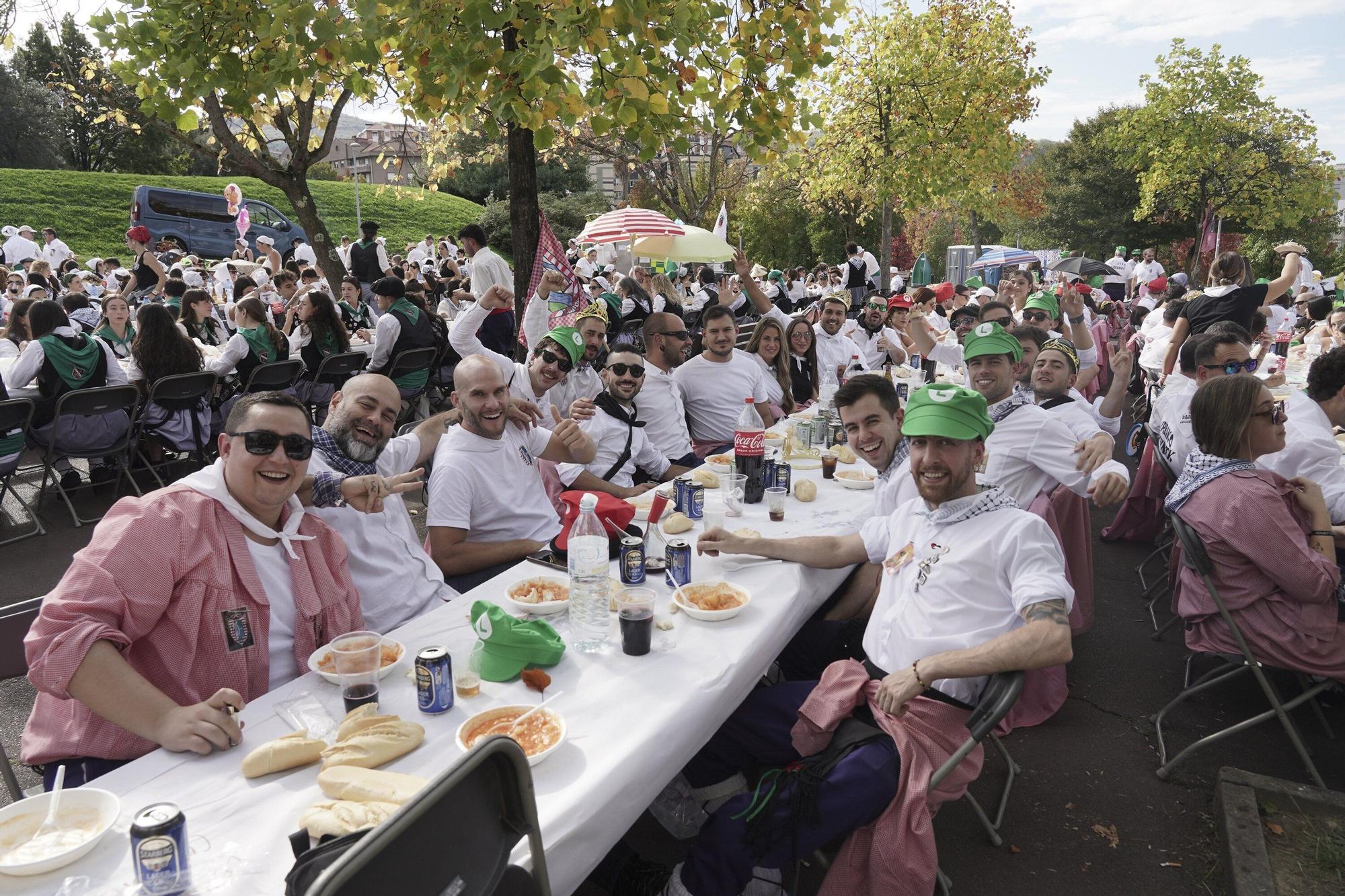 Más de 3.600 personas en la comida de cuadrillas de Basauri: “Es es indescriptible, se nos está yendo de las manos”