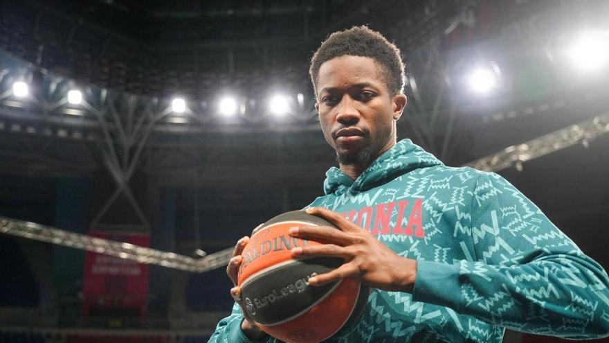 “Empecé con el fútbol y al crecer mi padre me aconsejó pasar al baloncesto”