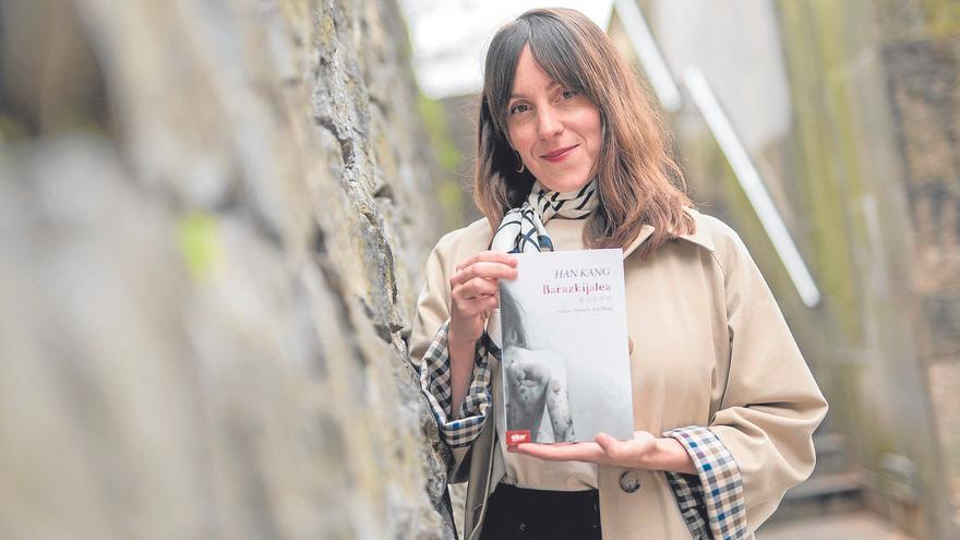 “Mendebalde esaten dugun honetan, idazle asiarrak, eta idazle emakume asiarrak, tamalez, ez dira hain ezagunak”