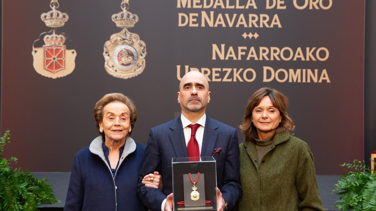 Fotos de la entrega de la Medalla de Oro de Navarra a Manuel Torres a título póstumo