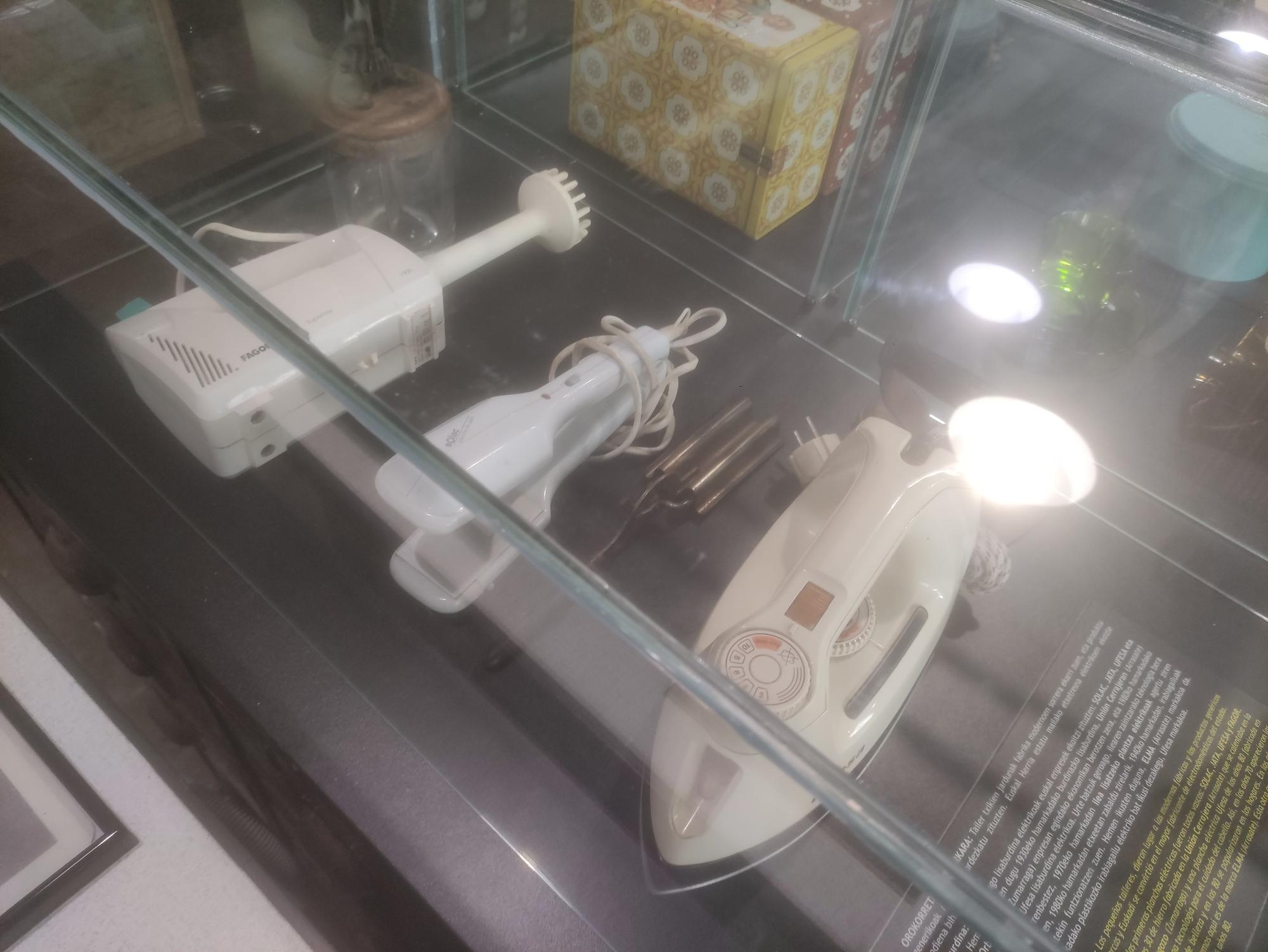 Exposición de objetos de hace unas décadas, en Legazpi