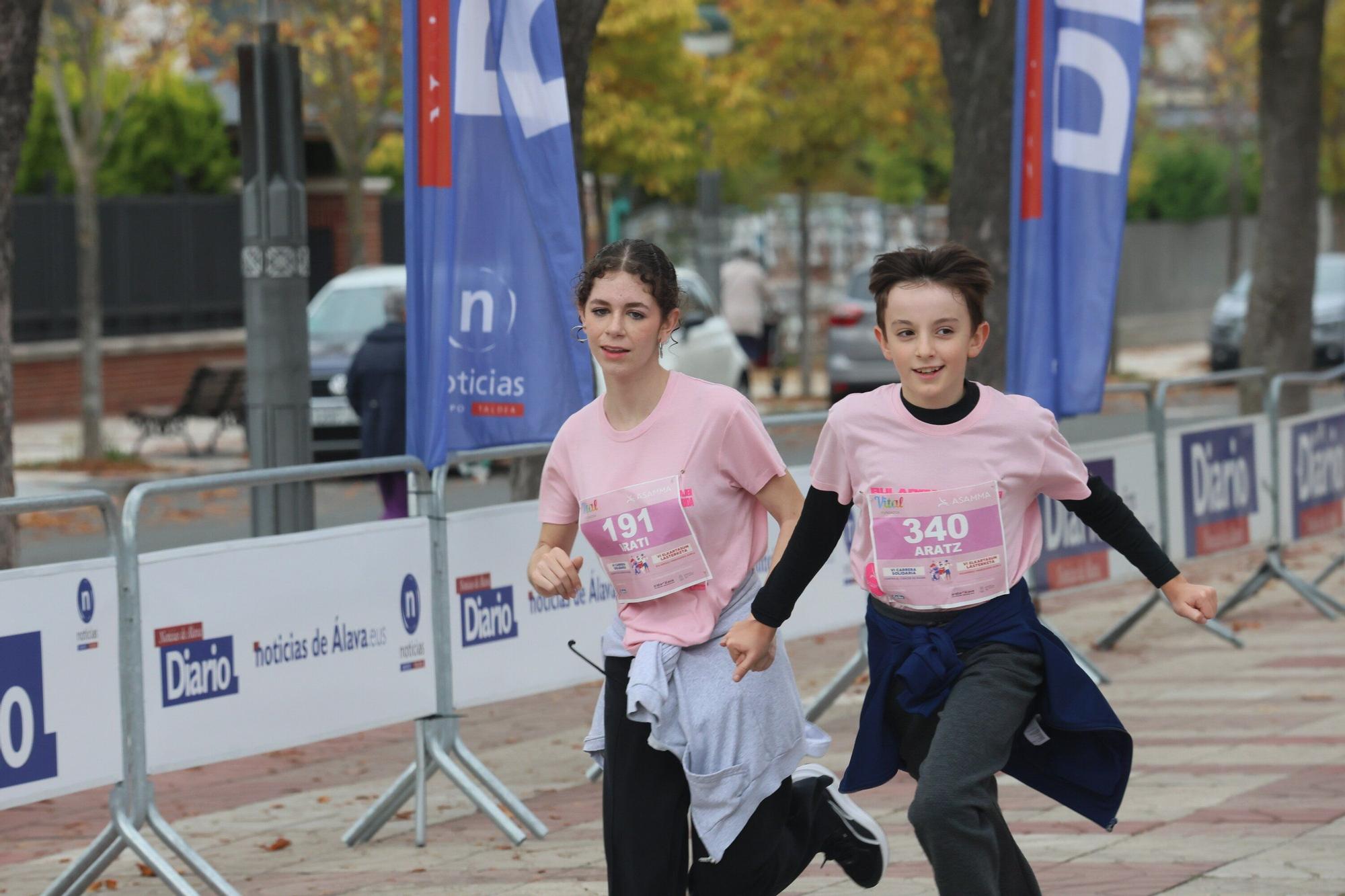 En imágenes: Vitoria se vuelca con la VI Carrera Solidaria contra el Cáncer de Mama