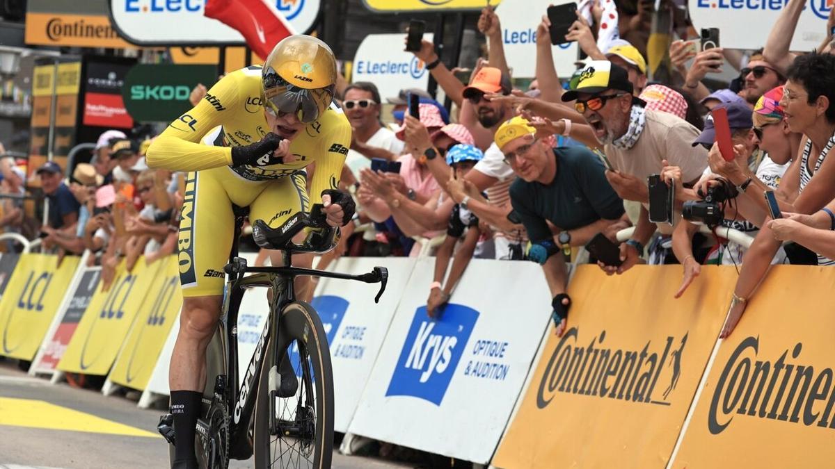 El danés Jonas Vingegaard, vencedor del último Tour, en la décima sexta etapa de la ronda gala.