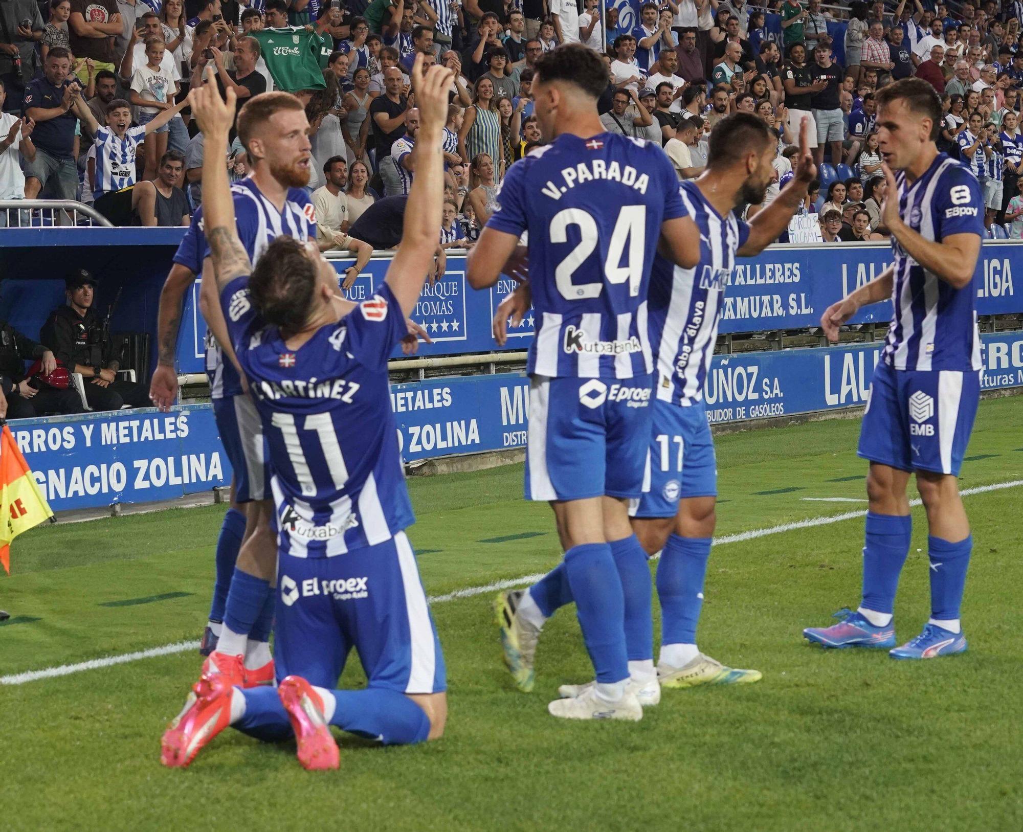 En imágenes: Así está siendo el debut liguero del Alavés contra el Levante