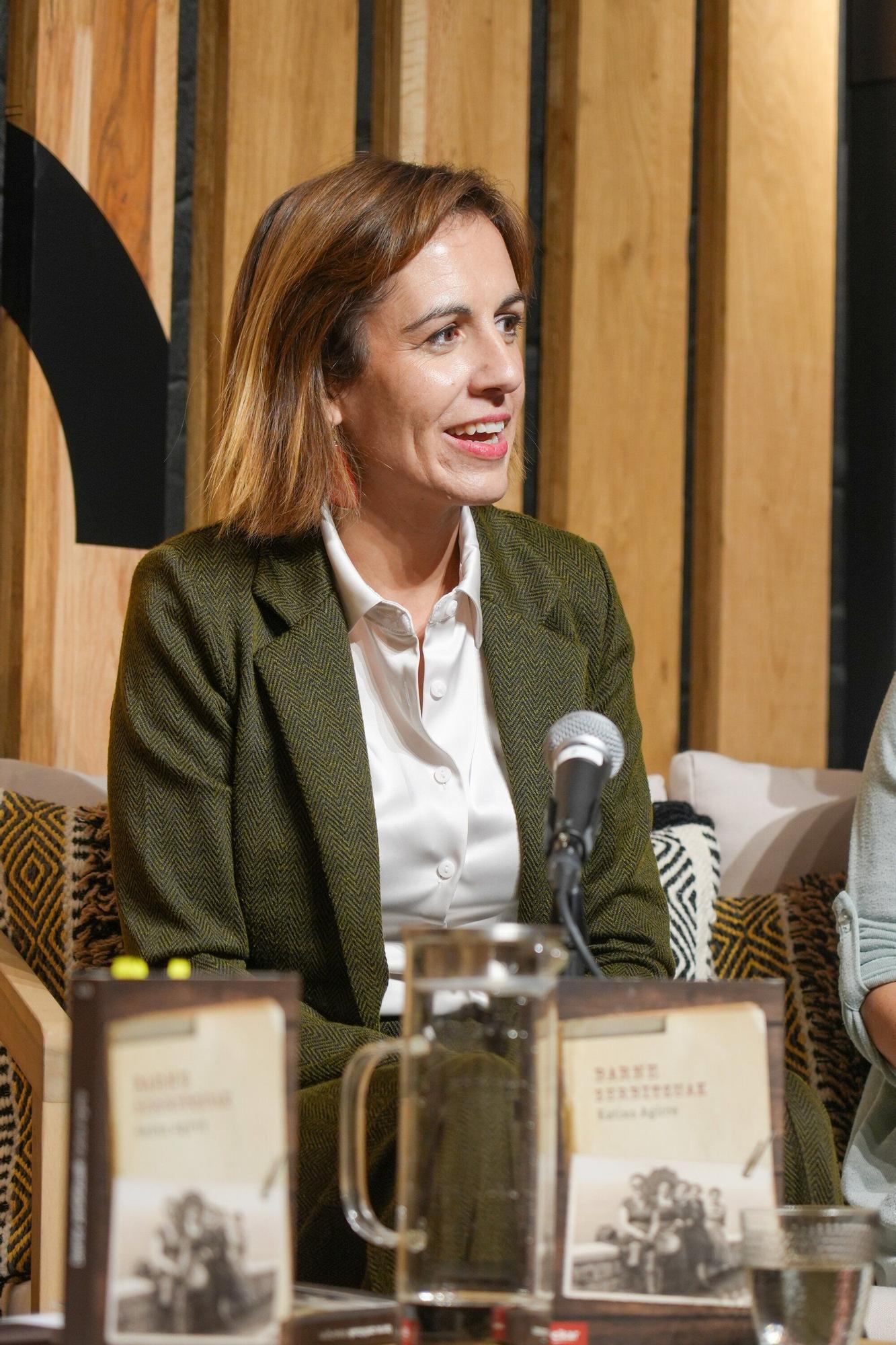 En imágenes: Katixa Aguirre presenta su nueva novela 'Barne zerbitzuak'