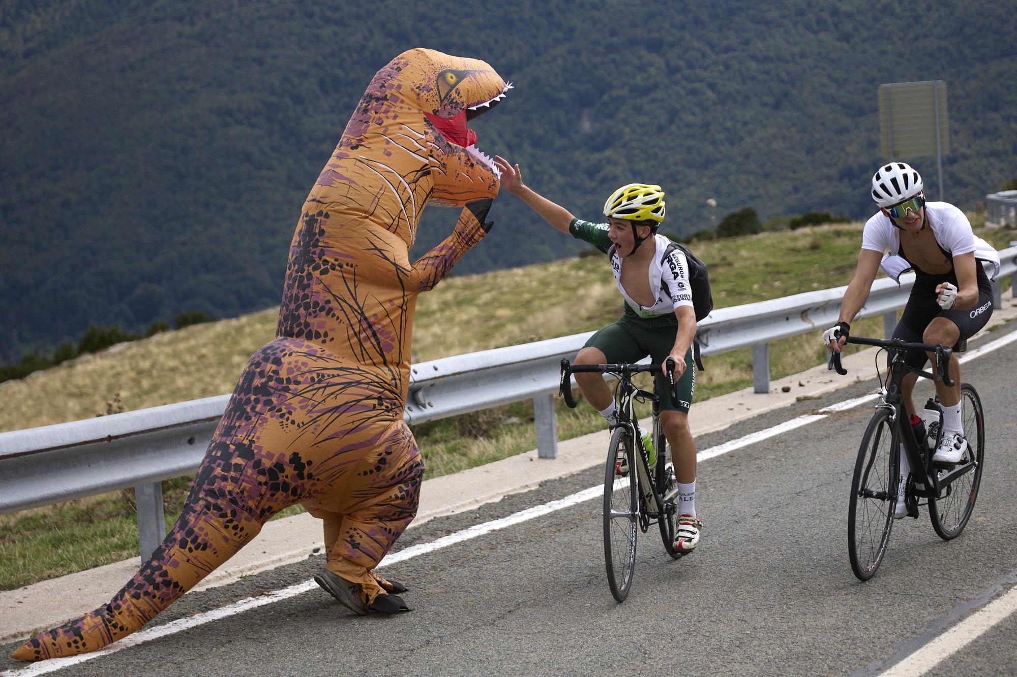 Fotos de la etapa navarra de La Vuelta 25 entre Sendaviva y Larra - Belagua