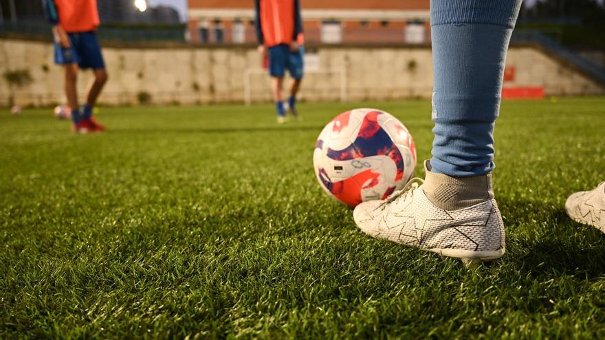 Un "fuera de juego" administrativo: el muro de la FIFA que frena la integración en Otxarkoaga