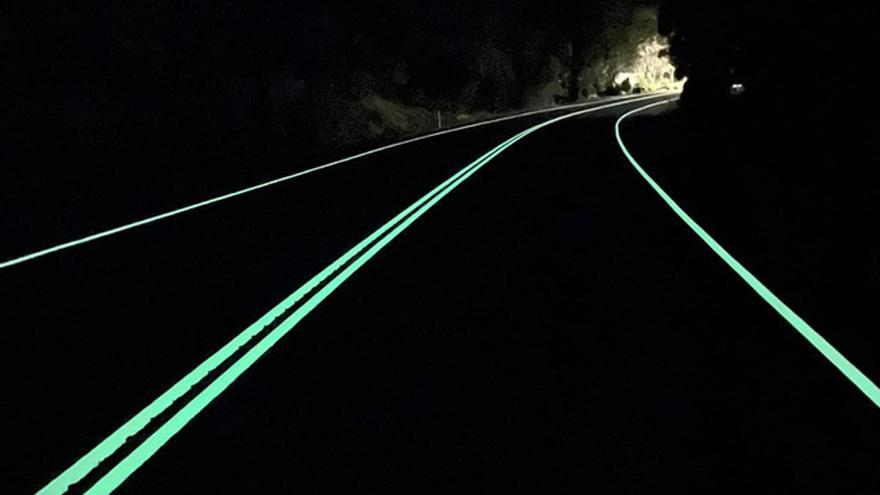 Materiales fotoluminiscentes para mejorar la visibilidad en los carriles.