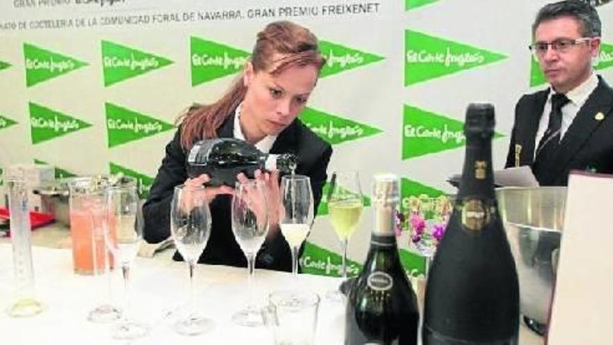 Raquel Millo, campeona Joven Barman, durante su presentación.