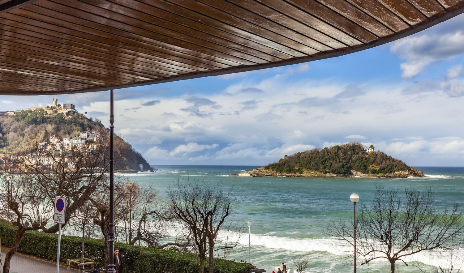 Una propiedad única, irrepetible, estratégicamente ubicada ante la Bahía de la Concha, situada en una de las más selectas zonas de Donostia.