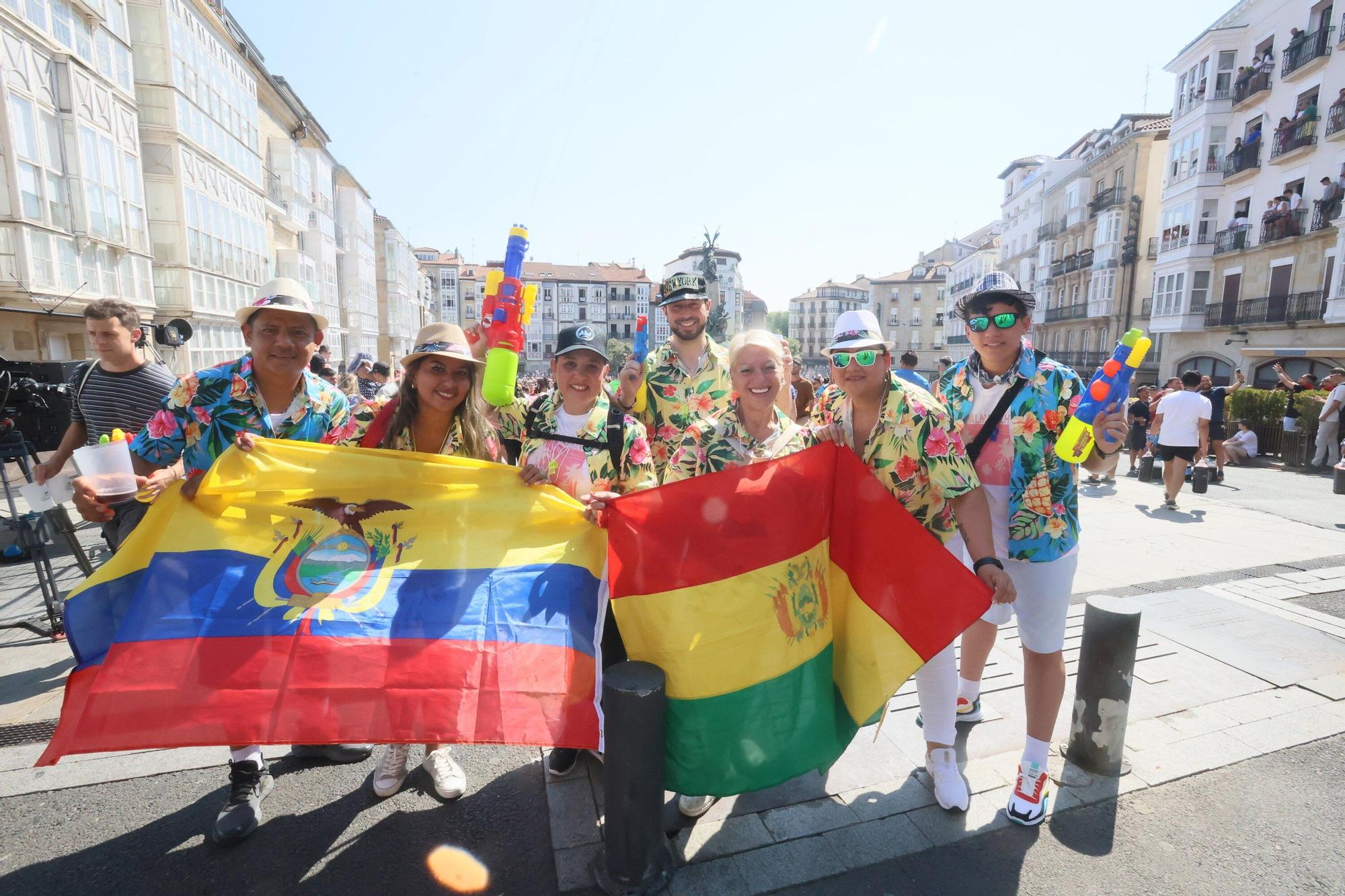 En imágenes: Vitoria sale a la calle a celebrar La Blanca tras el txupinazo