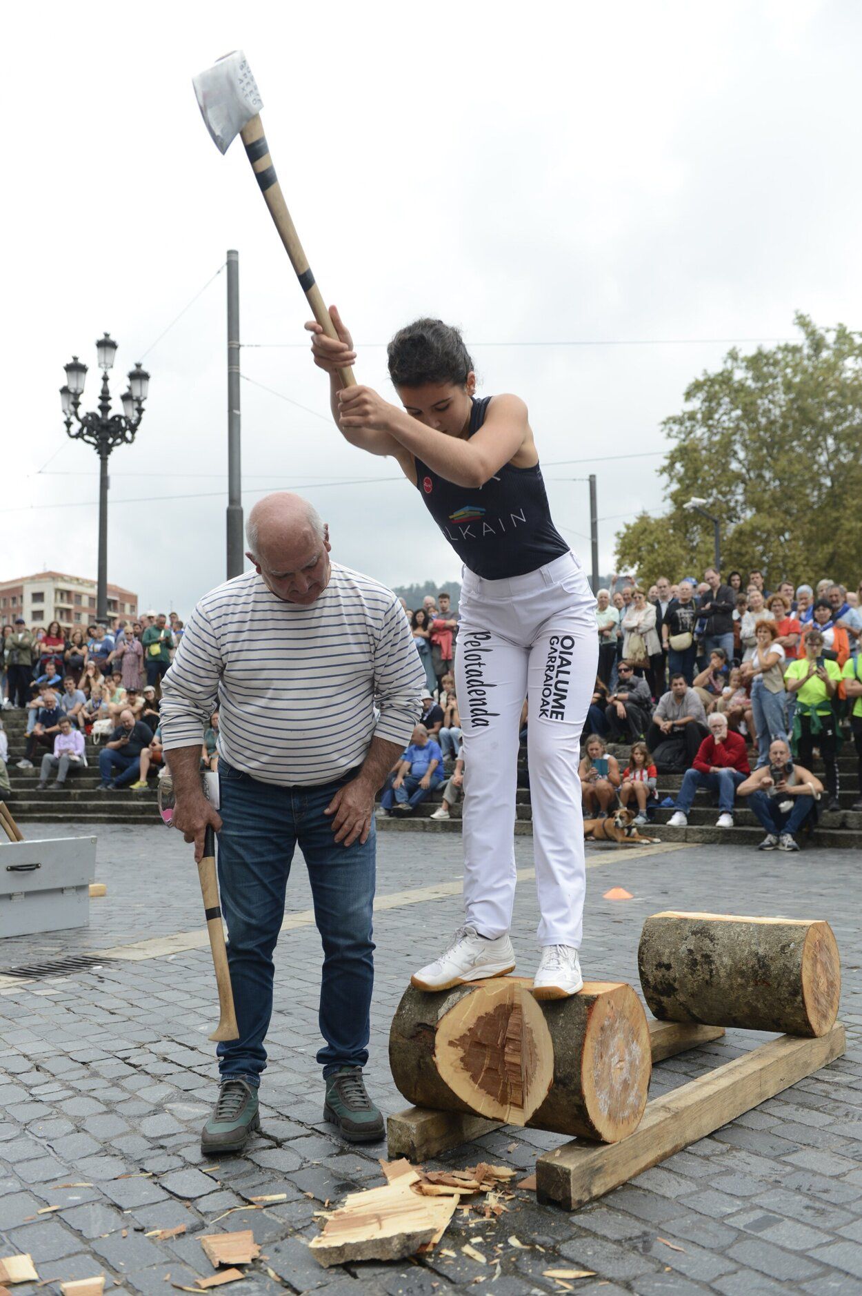 En fotos: herri kirolak en la plaza del Arriaga