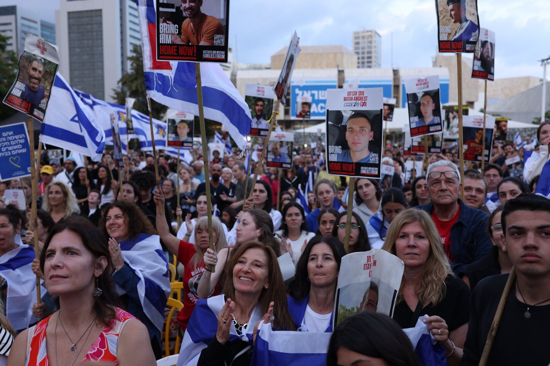 Tel Aviv se despierta expectante ante la liberación de los rehenes en Gaza