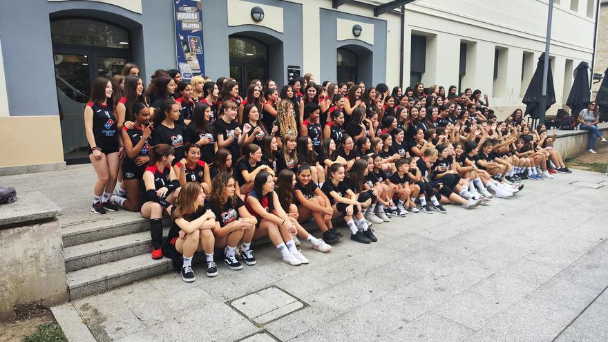 El voleibol femenino continúa creciendo en Irun de la mano de Bidasoaldeko Suge Trebeak