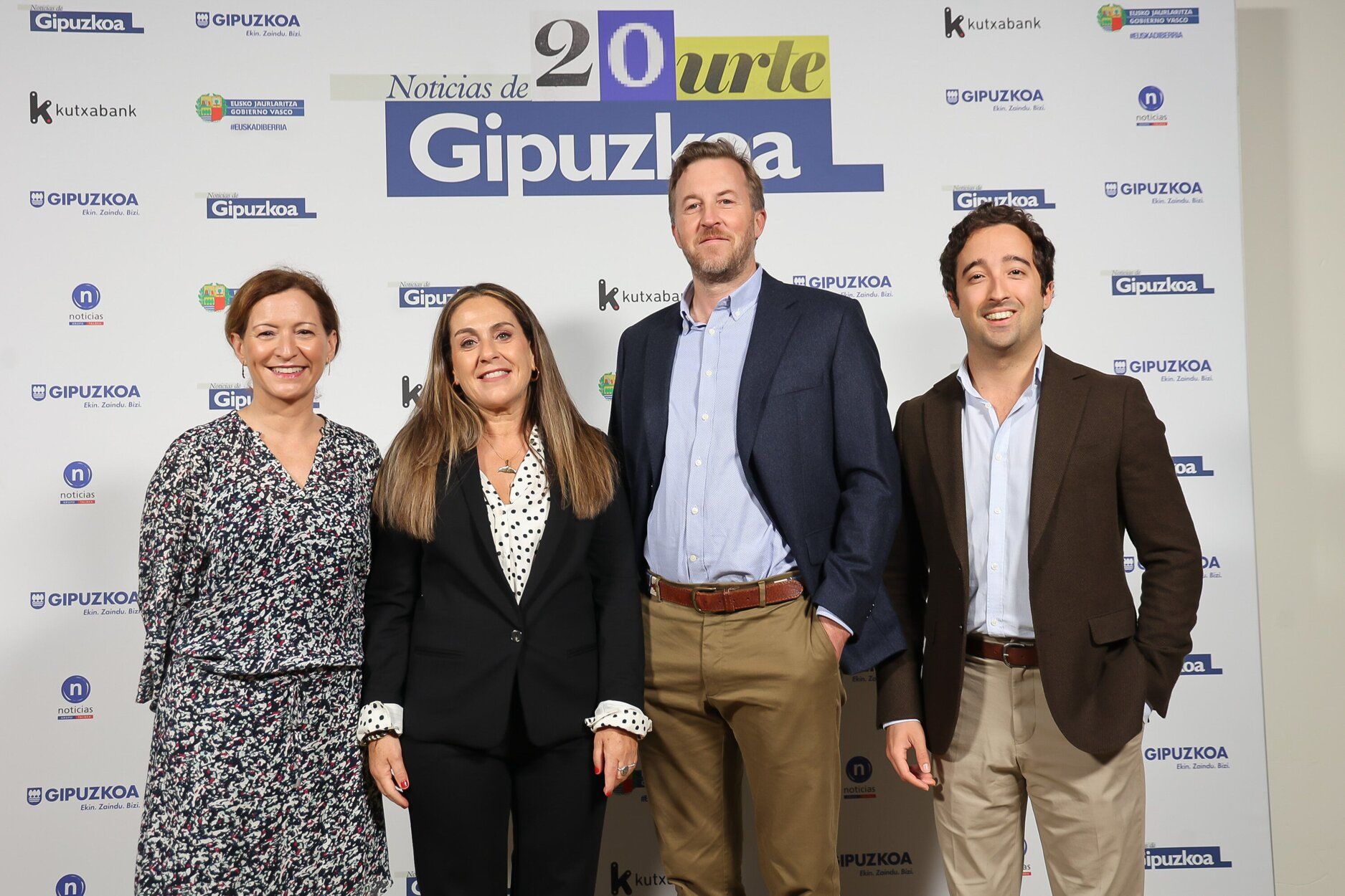 Vanessa Vélez, Borja Corominas y Tomás Pascua (PP) con Isabel de Lope