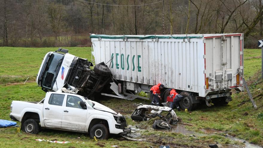 Fotos del accidente mortal en la N-121-B, en Arizkun