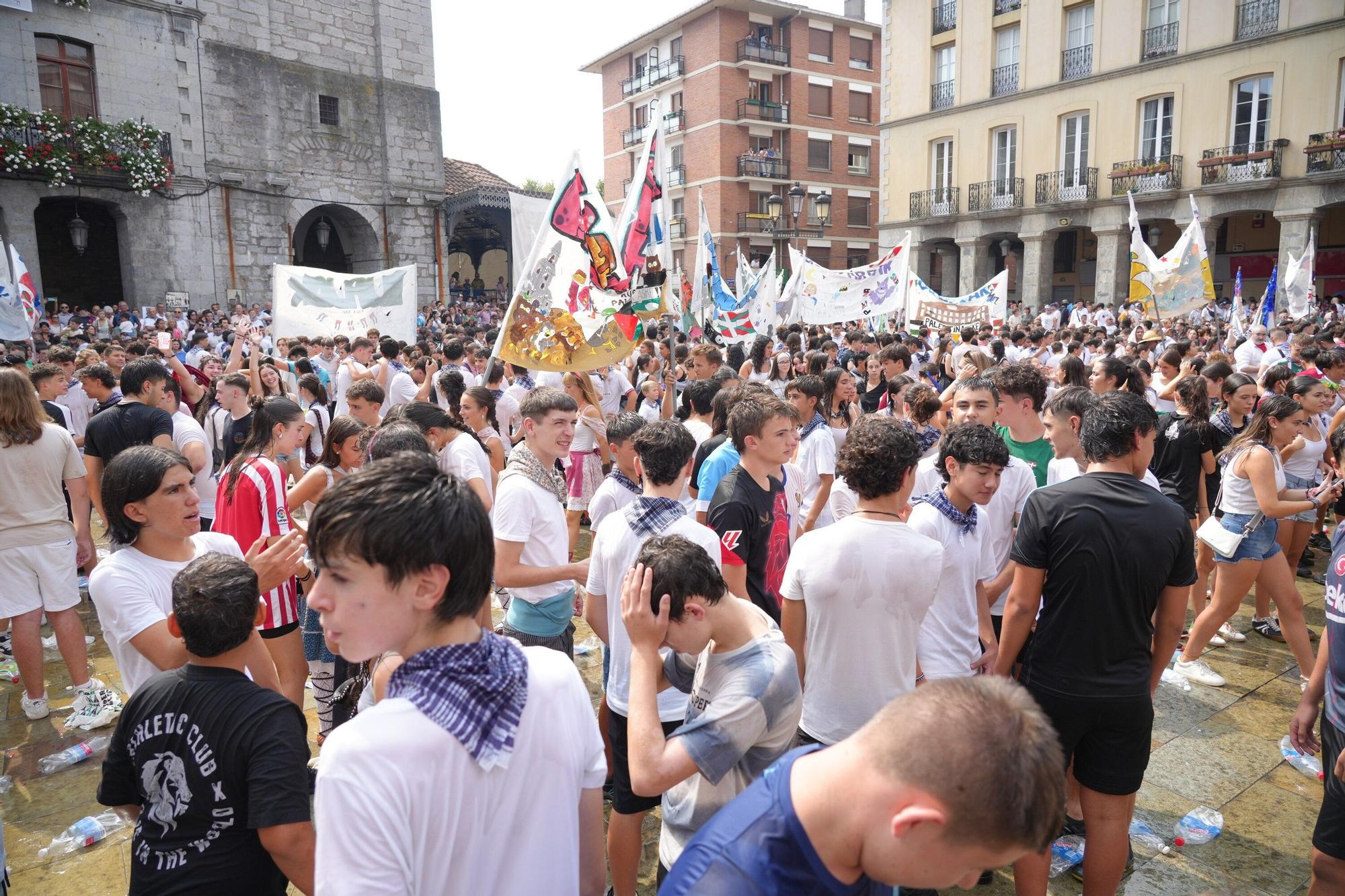 En imágenes: Llodio disfruta del Txupinazo