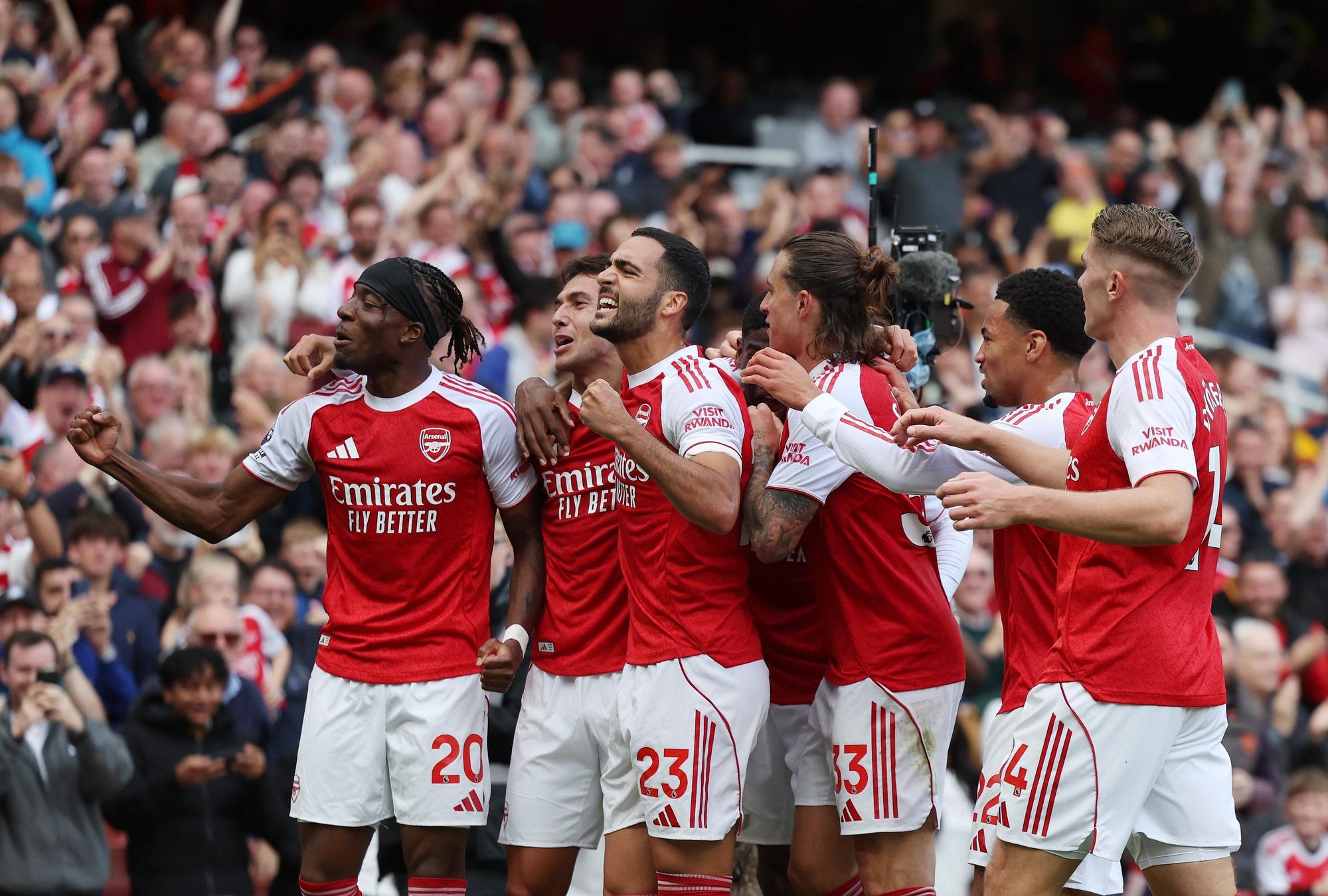 En imágenes: El Arsenal gana con un doblete de Zubimendi y avisa al Athletic