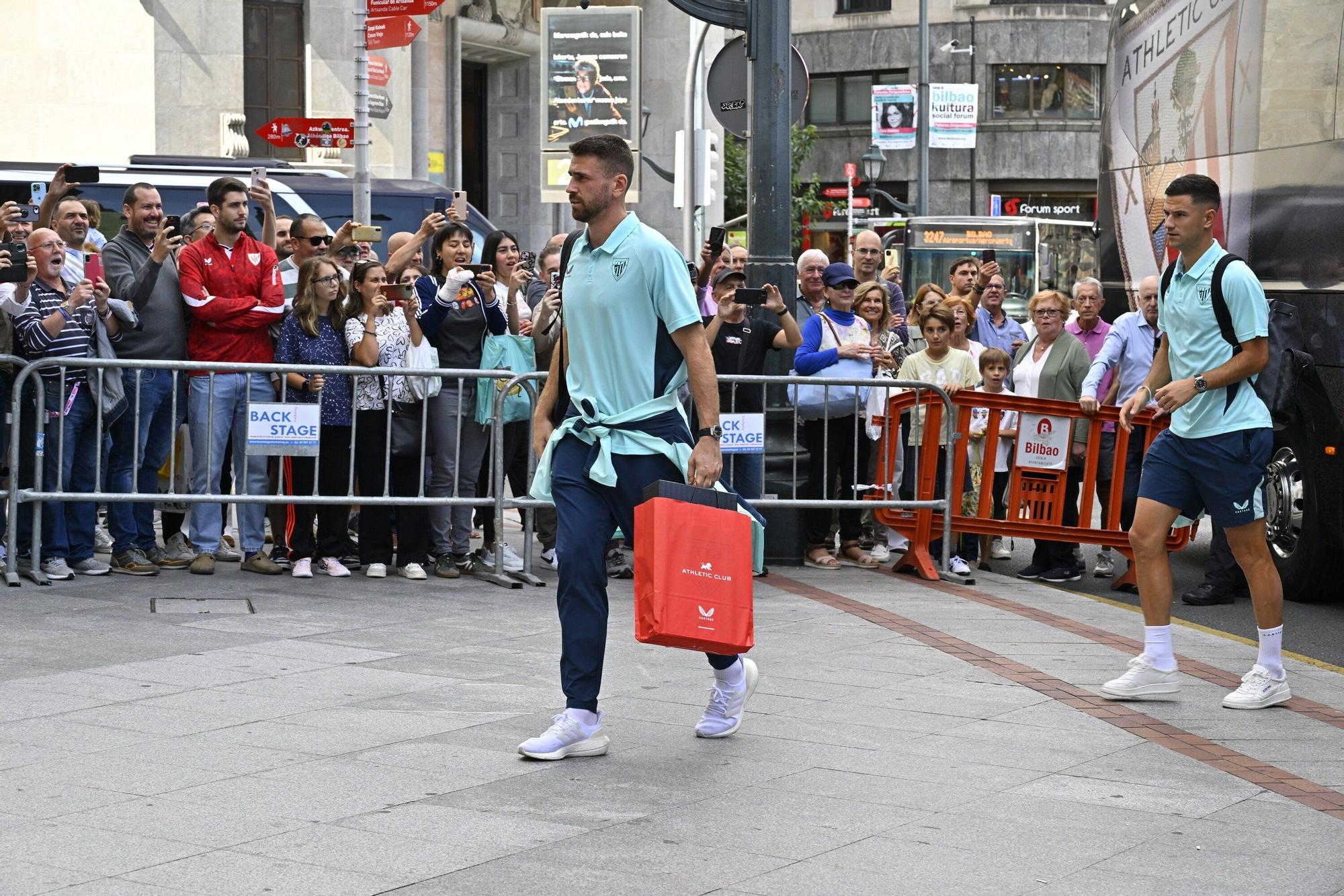El Athletic llega al hotel Carlton