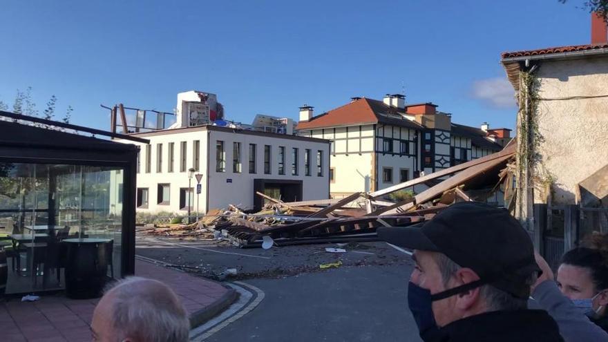 El viento destroza la casa de cultura de Orendain, en Gipuzkoa