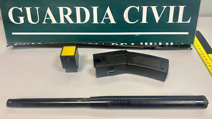 Interceptan un táser en un vehículo en Bizkaia