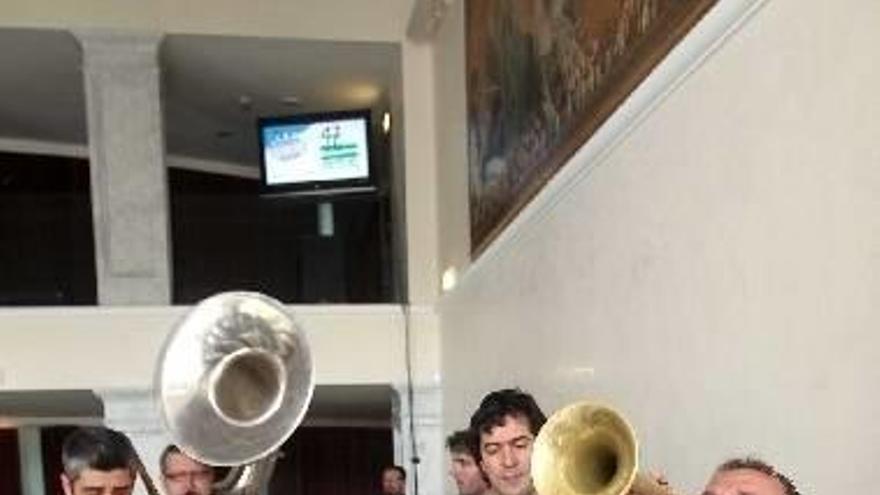 Varios músicos animaron la presentación de ayer.