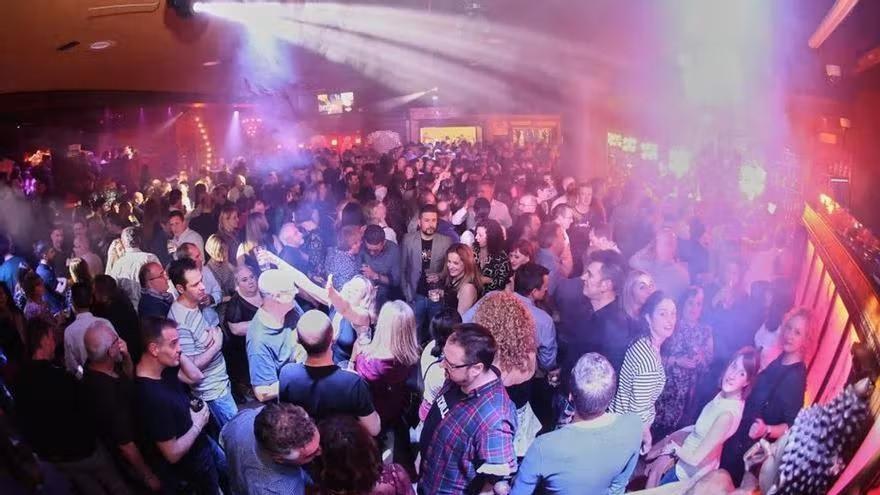 De café torero a 'rave' diurna: los tardeos arrasan en Bilbao
