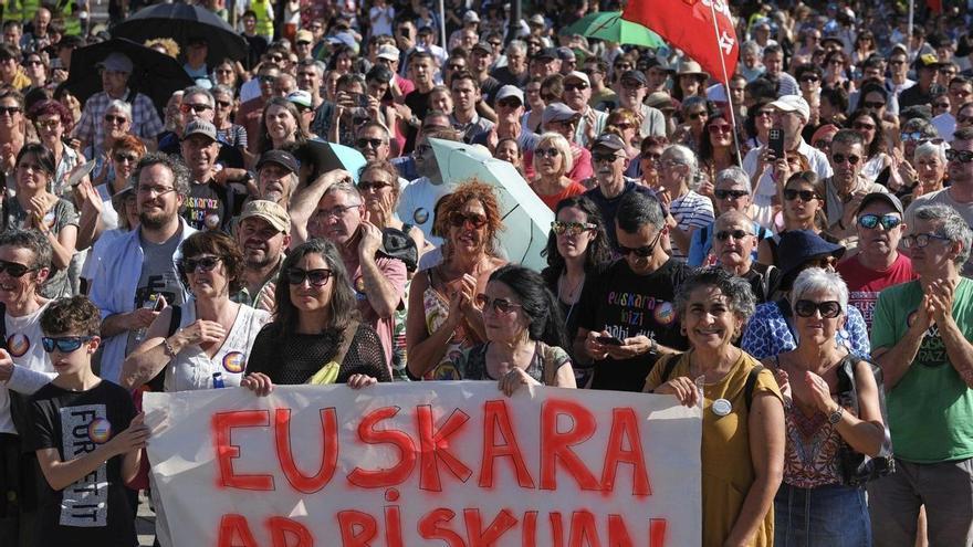 El euskera toma el centro de Iruñea con tres columnas y un mismo objetivo: "Es hora de un nuevo renacimiento"