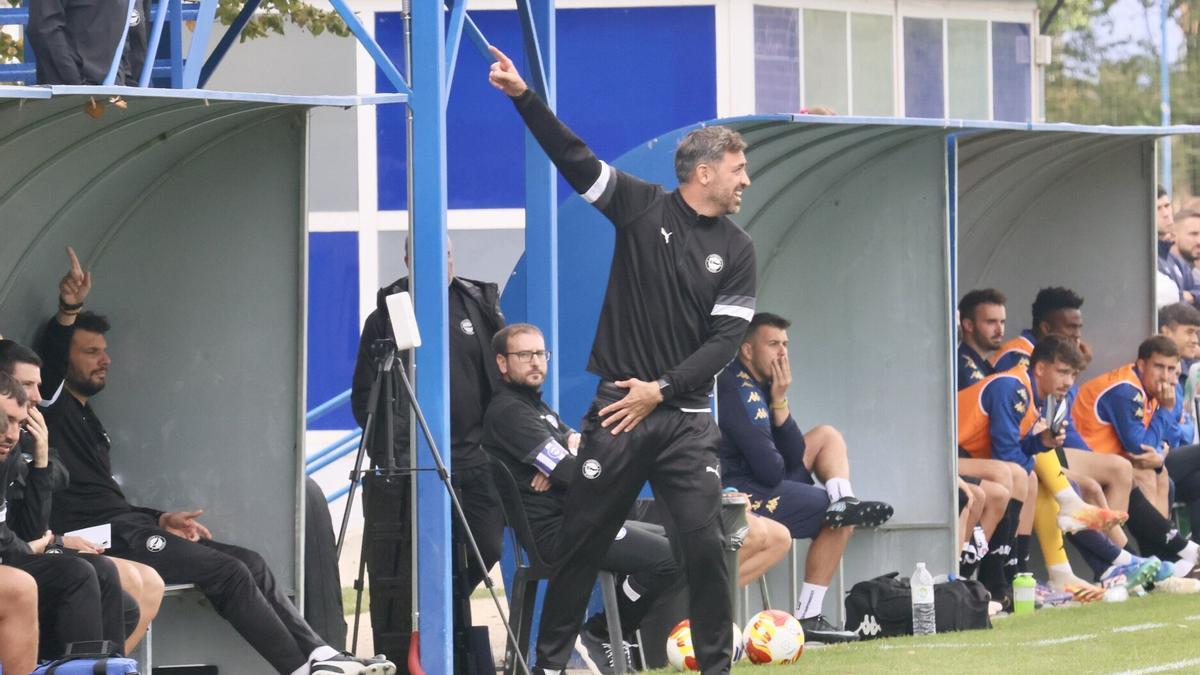 Molo Casas, durante el duelo entre el filial alavesista y la SD Logroñés en Ibaia.