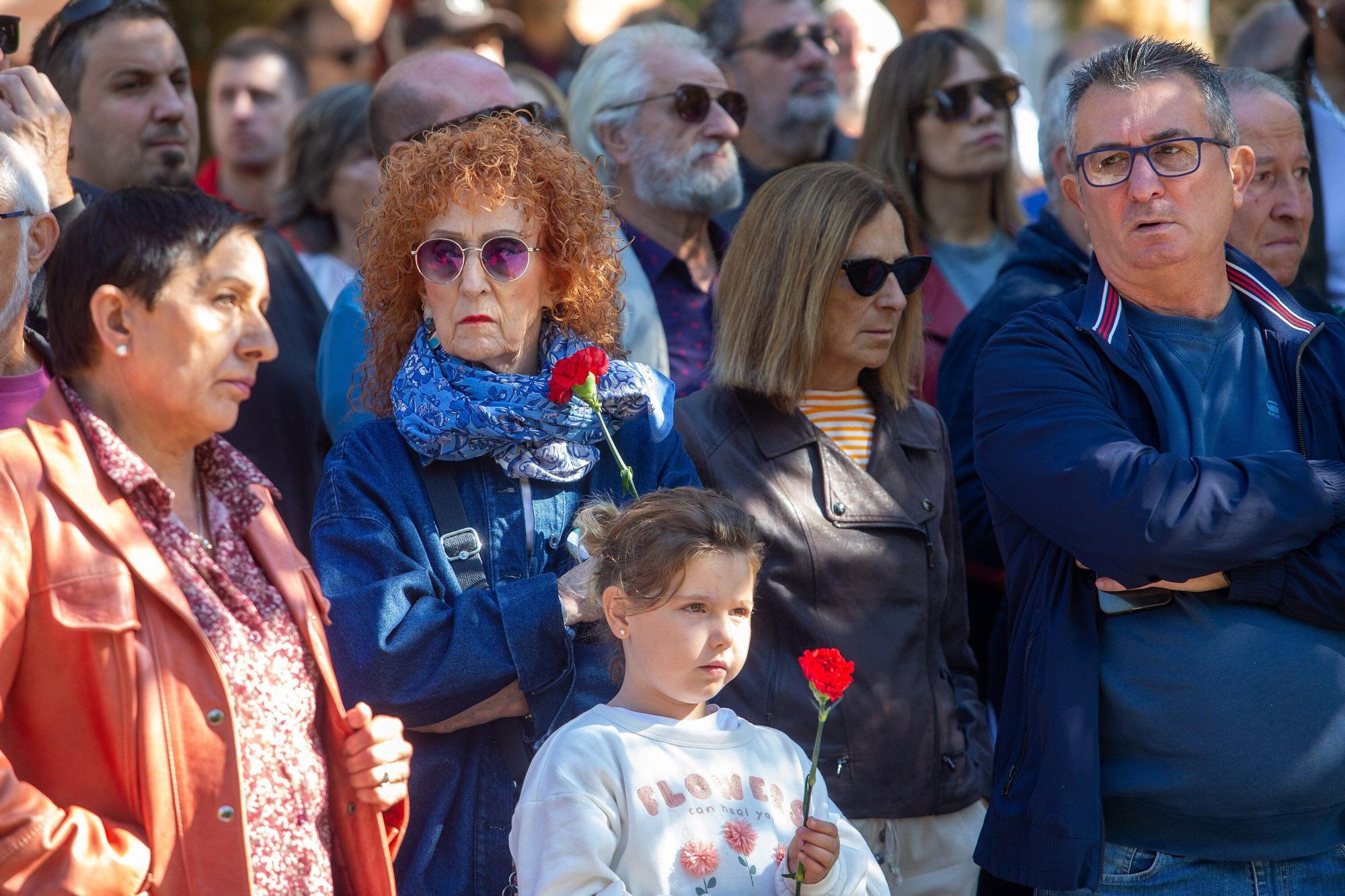 Inauguración del monumento en homenaje a las víctimas de la represión franquista en la Rochapea