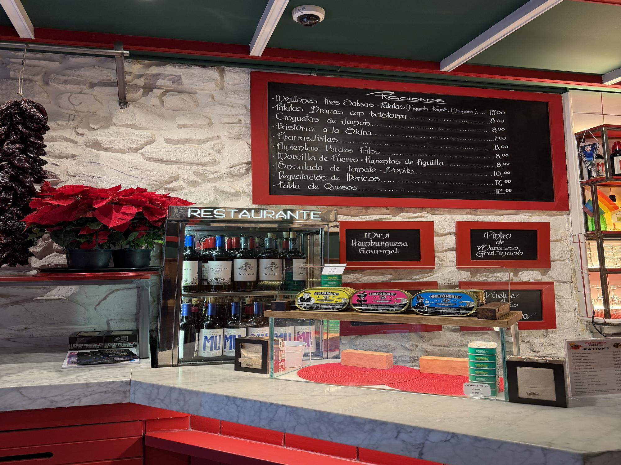 En imágenes: así es Txistorra Taberna