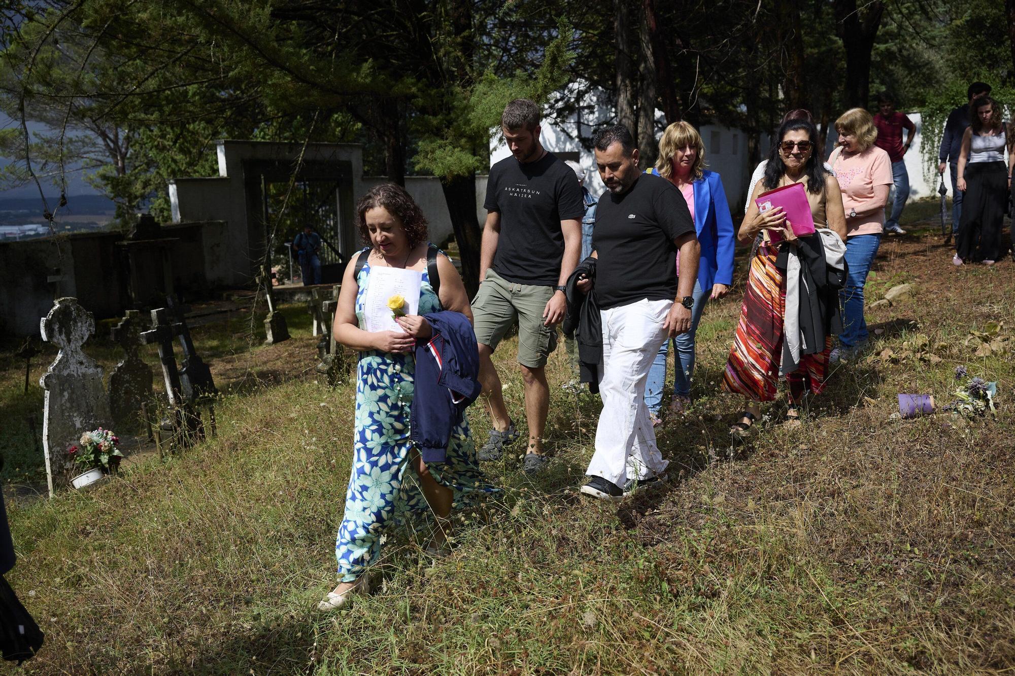 Ana Ollo entrega los restos del joven estadounidense fusilado a su familia en Berriozar